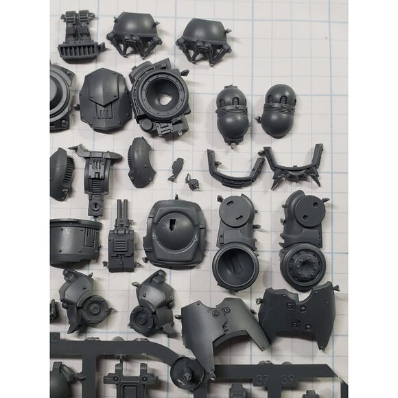 30K Space Marine Bits Saturnine Dreadnought Legs & Feet Set A01 - Picture 4 of 8